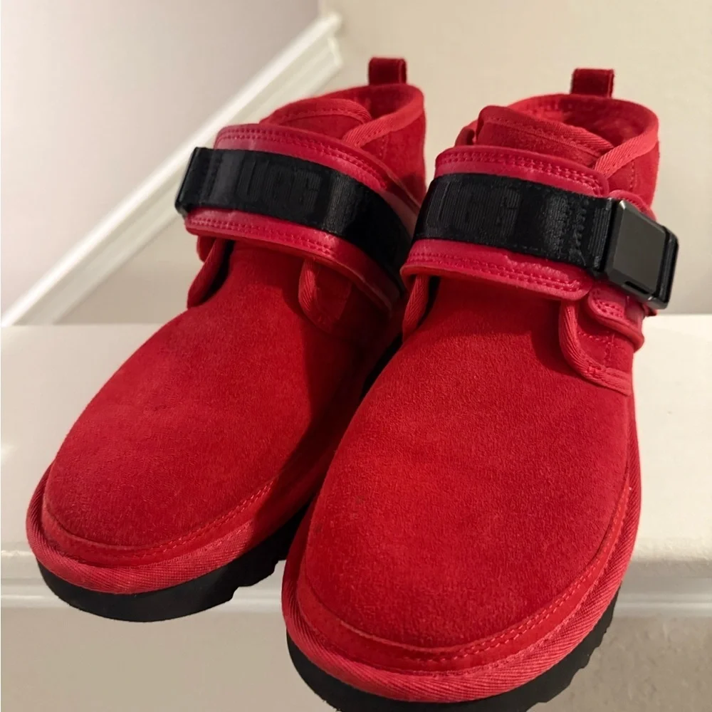 UGG Men's Neumel Snapback boot in Samba Red Size 8